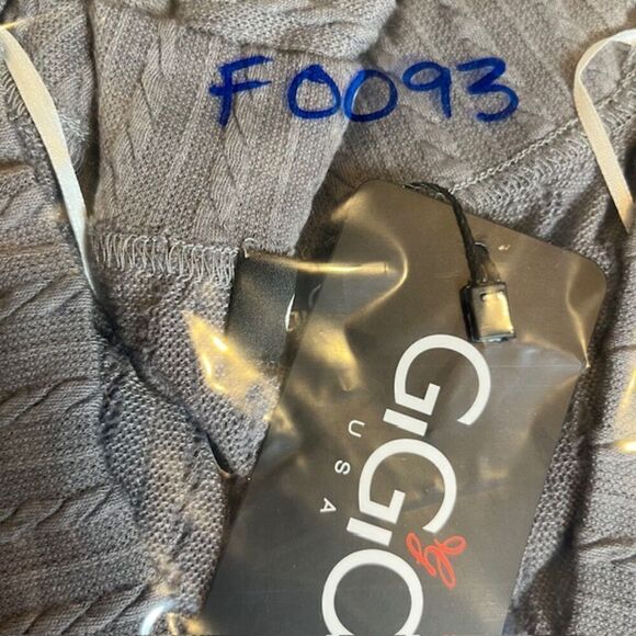 NWT GiGiO Raw Hem Top Cap Sleeve Gray Cableknit Lightweight Size Medium - Picture 9 of 9